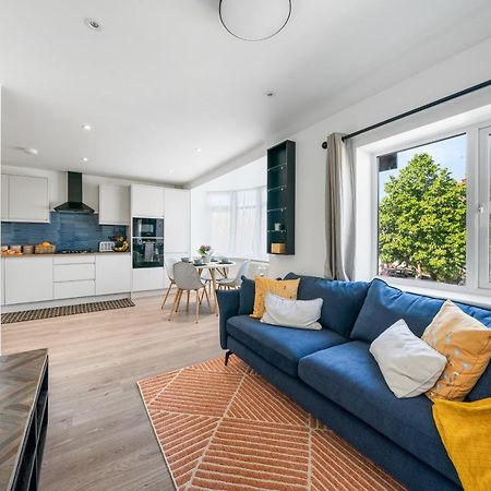 밀힐 Newly Refurbished 2 Bed Flat 아파트 외부 사진
