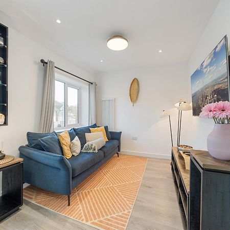 밀힐 Newly Refurbished 2 Bed Flat 아파트 외부 사진