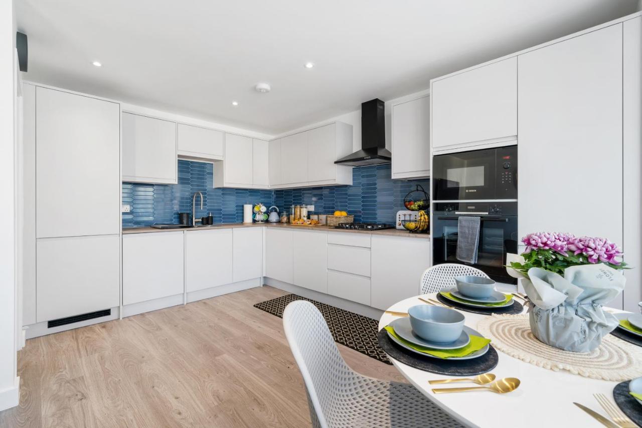 밀힐 Newly Refurbished 2 Bed Flat 아파트 외부 사진