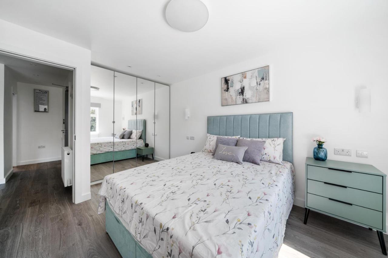 밀힐 Newly Refurbished 2 Bed Flat 아파트 외부 사진