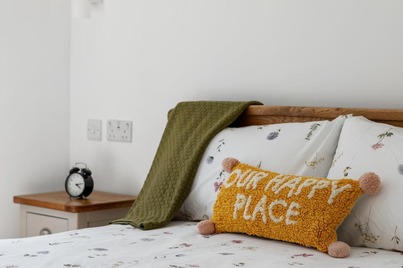 밀힐 Newly Refurbished 2 Bed Flat 아파트 외부 사진