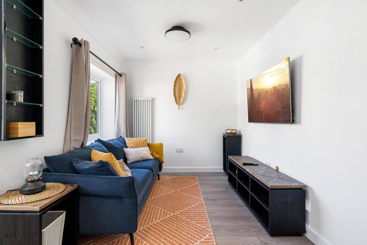 밀힐 Newly Refurbished 2 Bed Flat 아파트 외부 사진