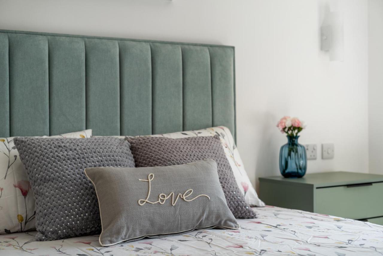 밀힐 Newly Refurbished 2 Bed Flat 아파트 외부 사진
