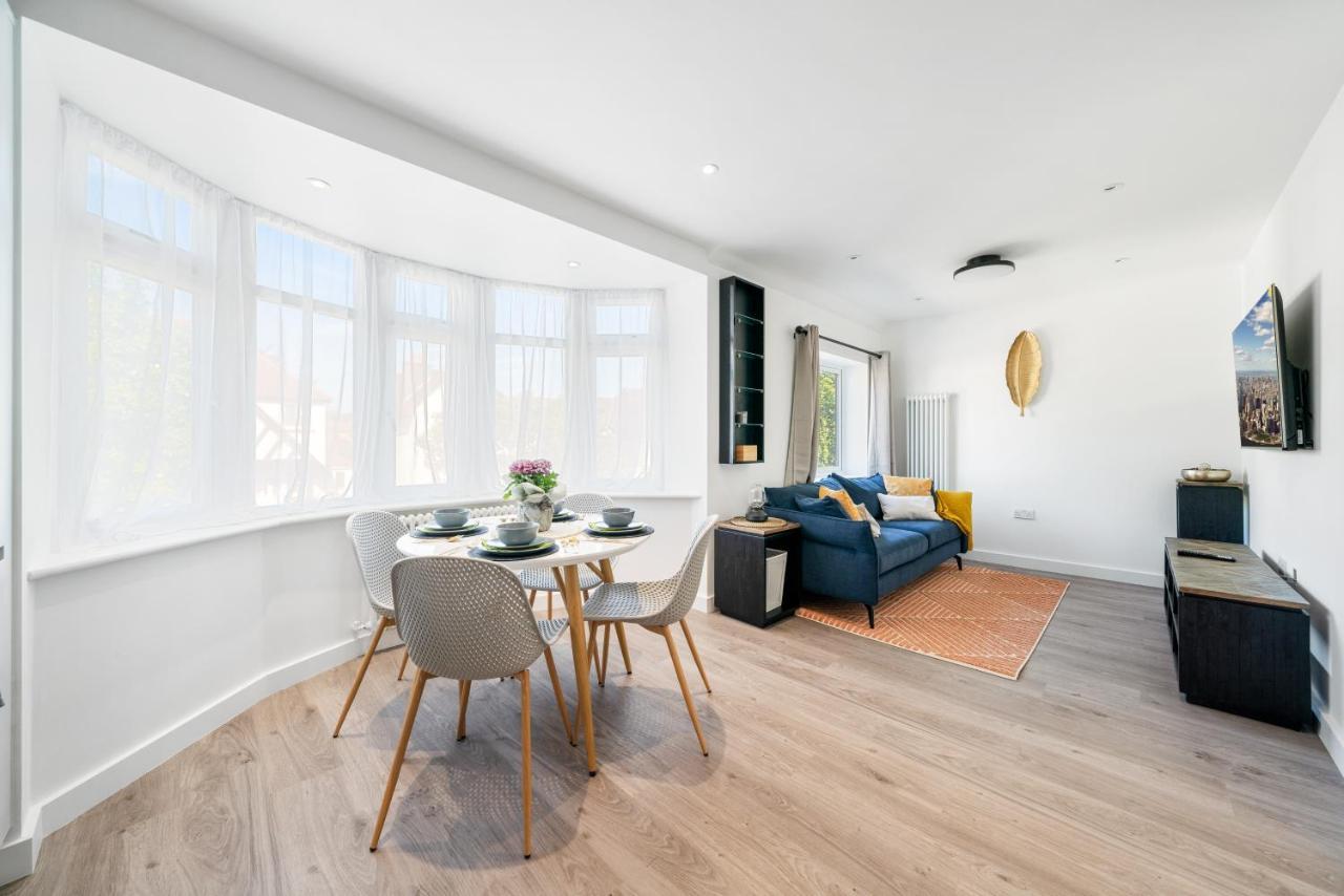 밀힐 Newly Refurbished 2 Bed Flat 아파트 외부 사진