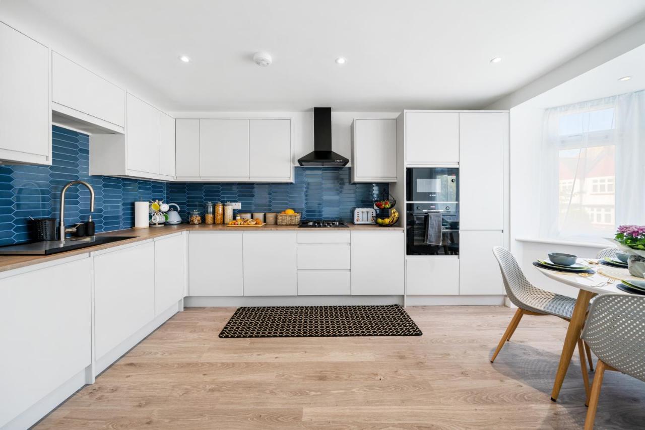밀힐 Newly Refurbished 2 Bed Flat 아파트 외부 사진