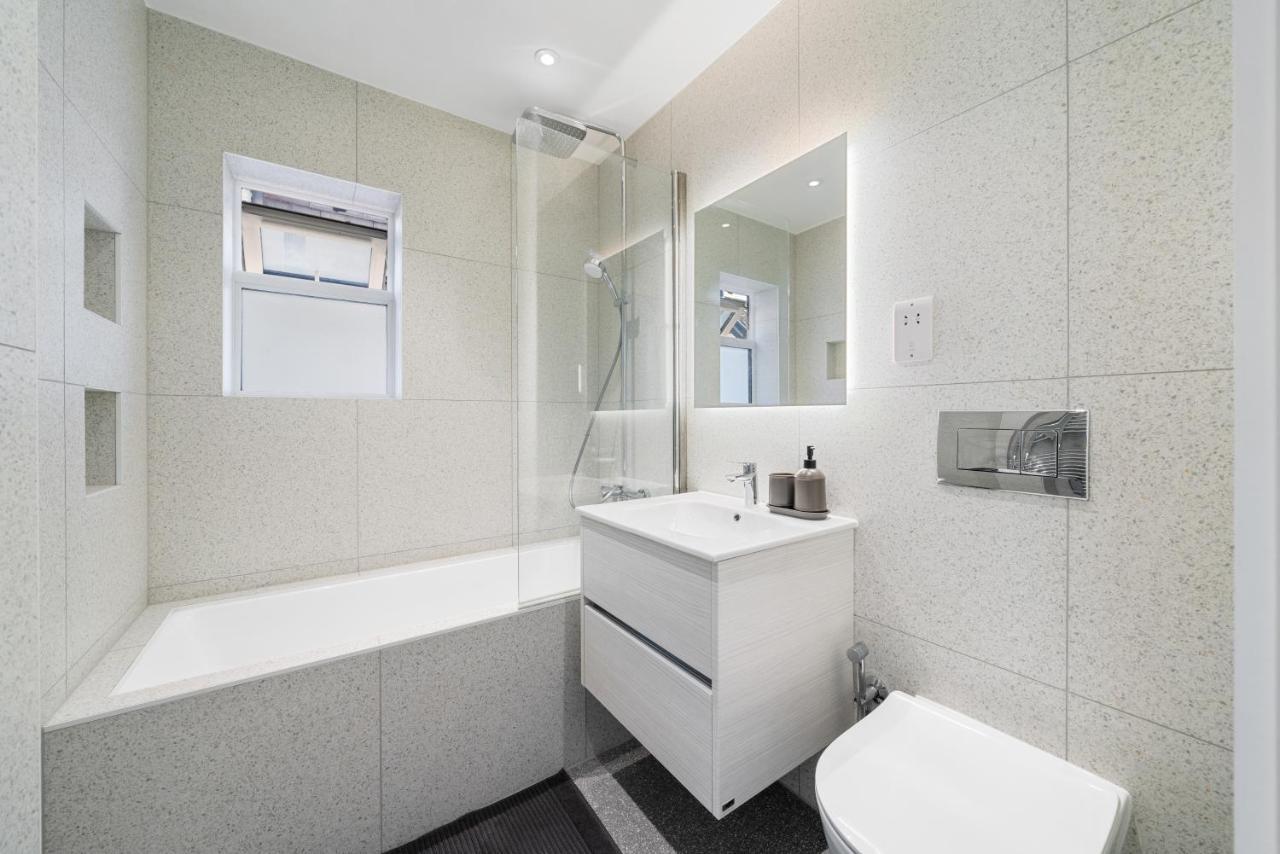 밀힐 Newly Refurbished 2 Bed Flat 아파트 외부 사진