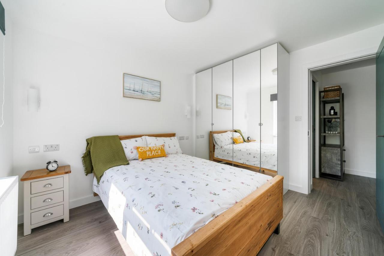 밀힐 Newly Refurbished 2 Bed Flat 아파트 외부 사진