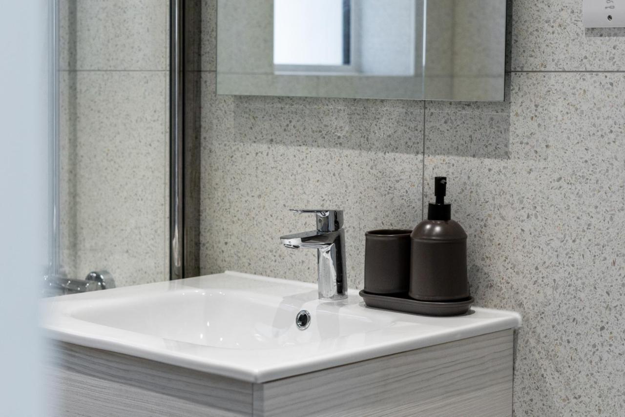 밀힐 Newly Refurbished 2 Bed Flat 아파트 외부 사진