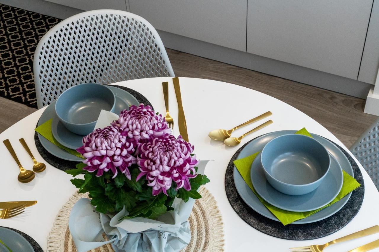 밀힐 Newly Refurbished 2 Bed Flat 아파트 외부 사진