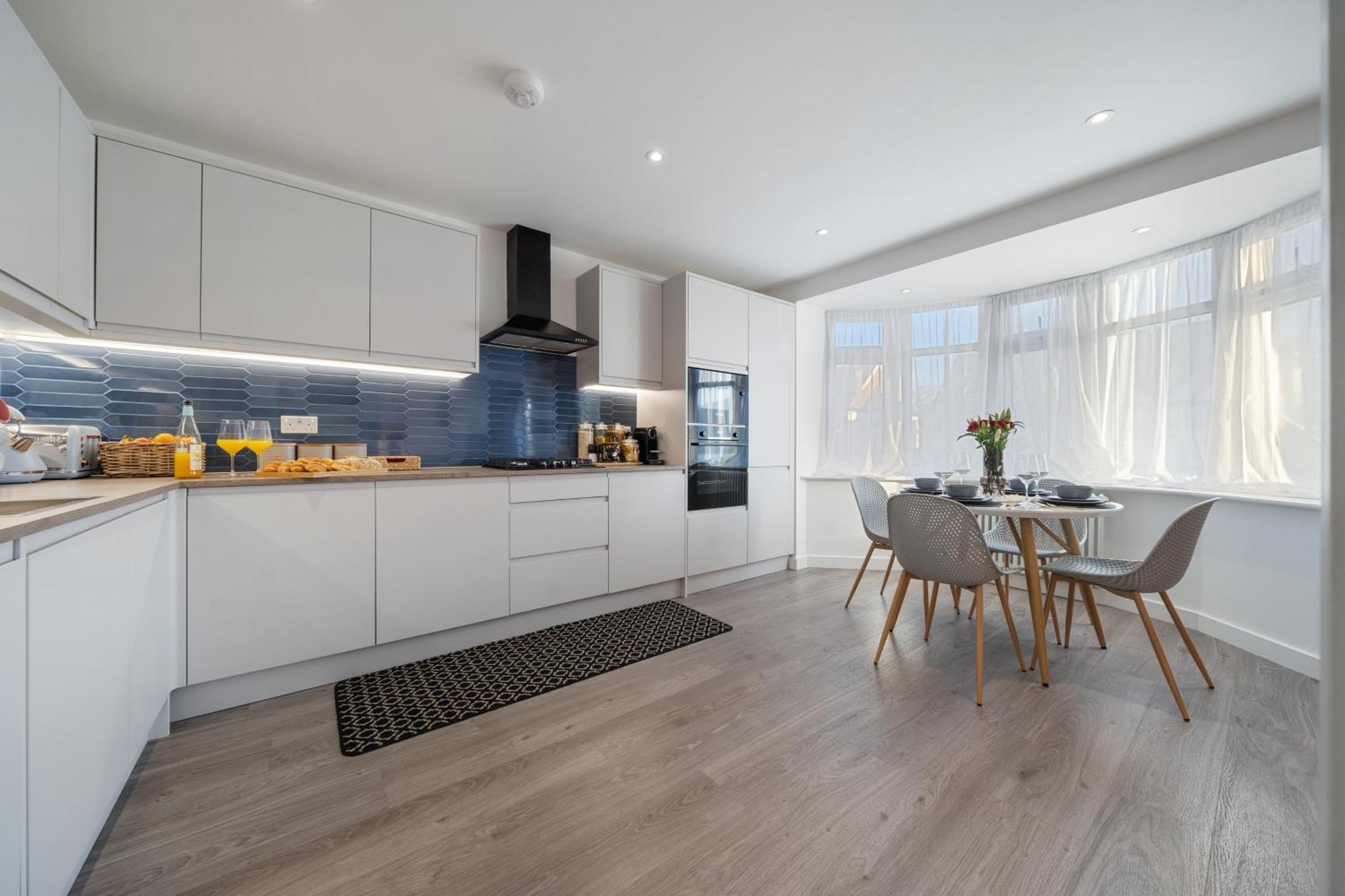 밀힐 Newly Refurbished 2 Bed Flat 아파트 외부 사진