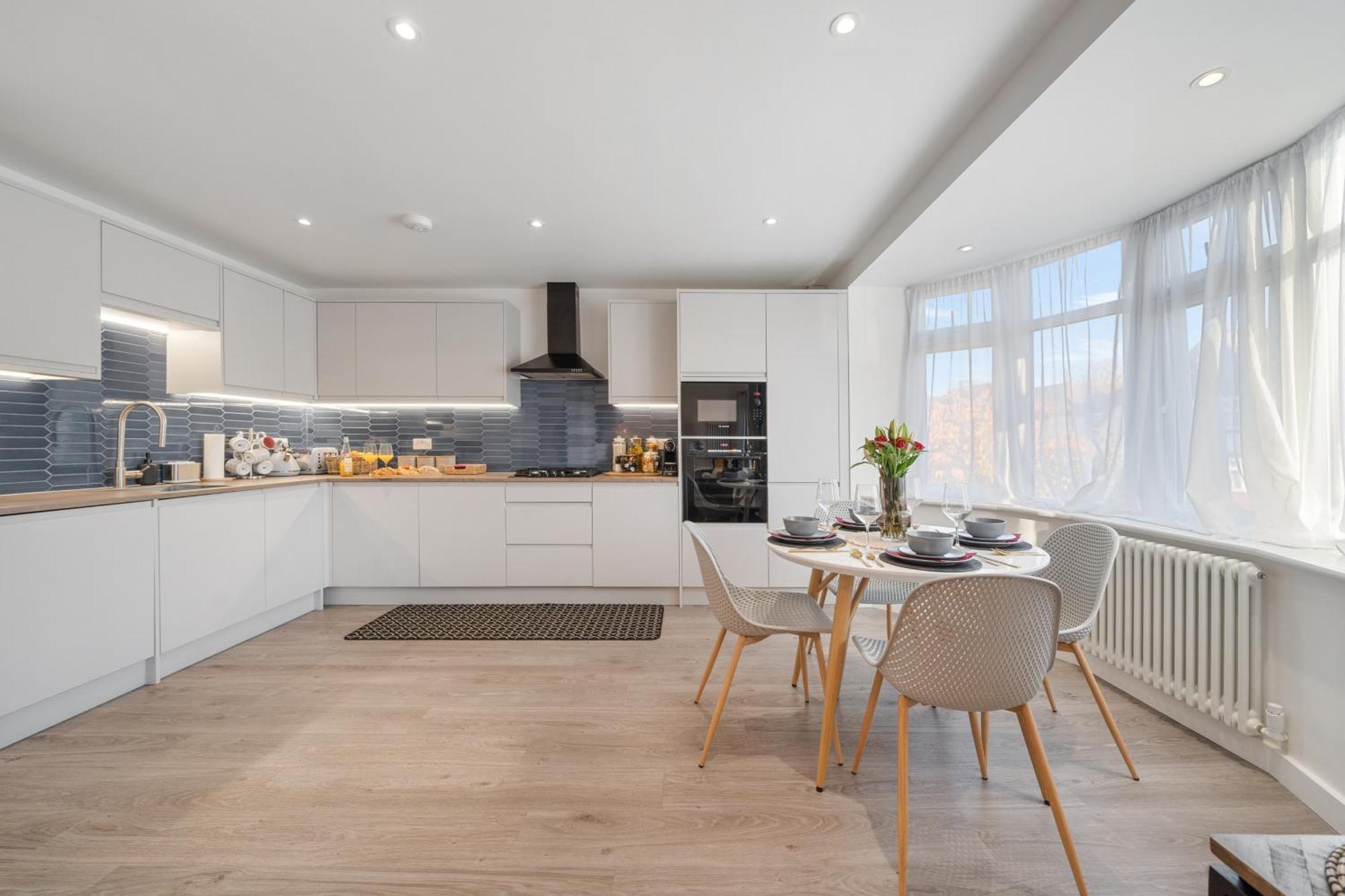밀힐 Newly Refurbished 2 Bed Flat 아파트 외부 사진