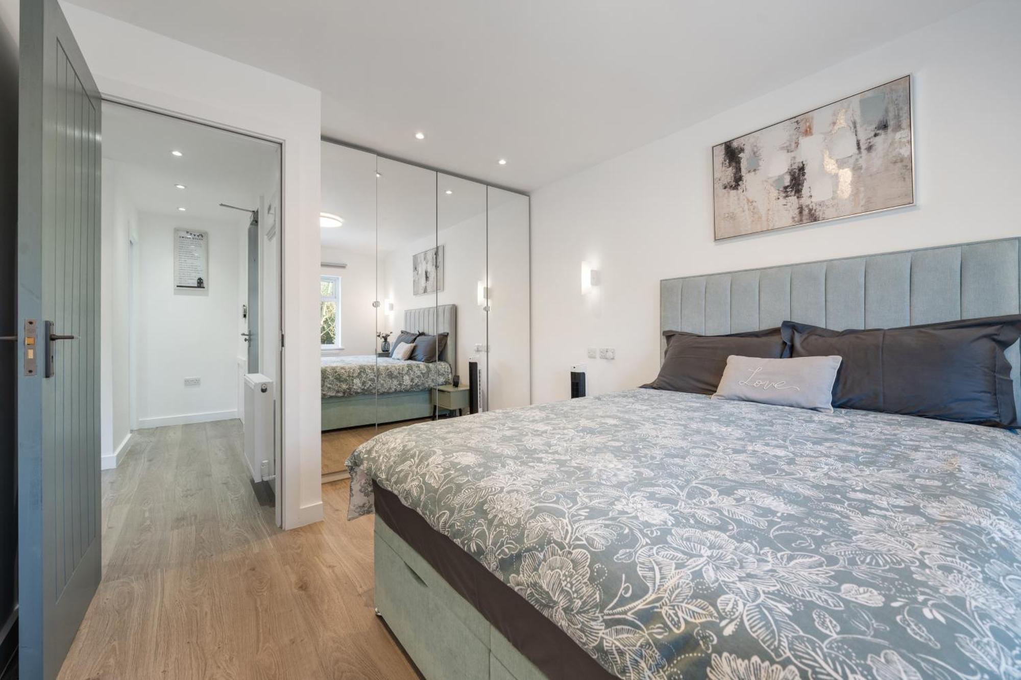 밀힐 Newly Refurbished 2 Bed Flat 아파트 외부 사진