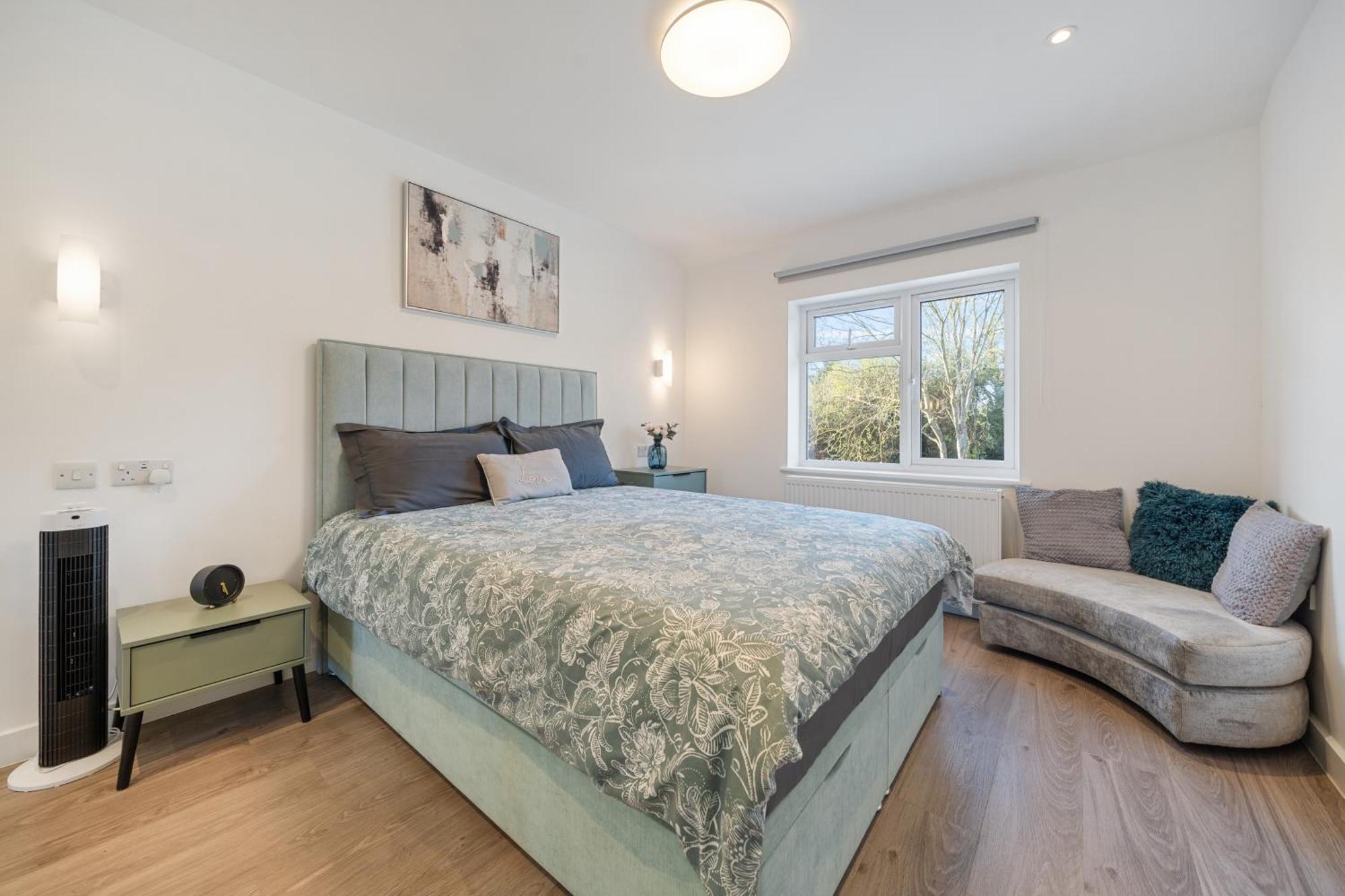 밀힐 Newly Refurbished 2 Bed Flat 아파트 외부 사진