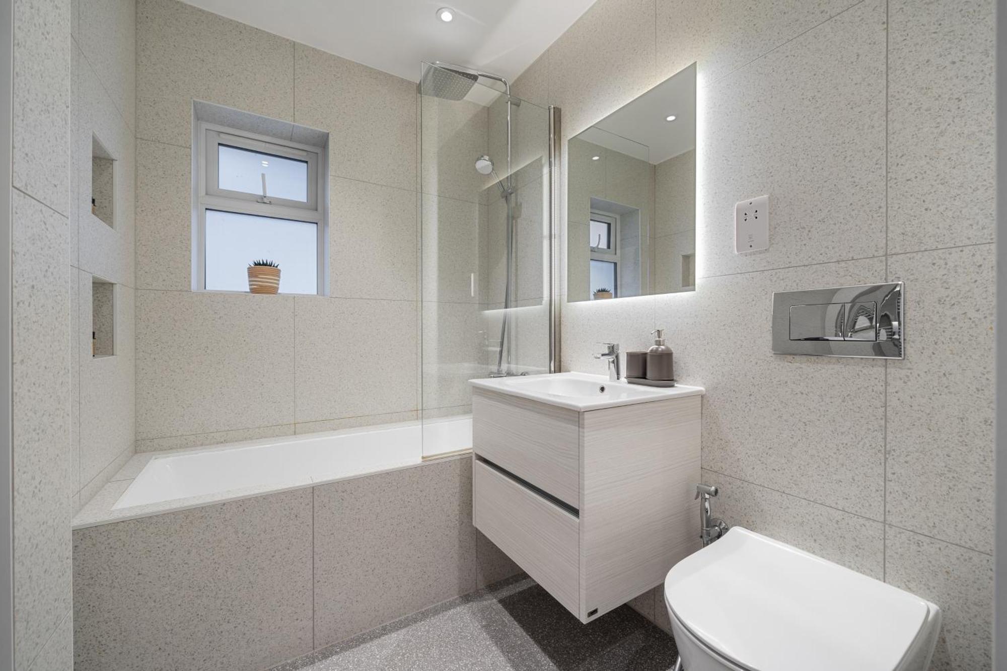 밀힐 Newly Refurbished 2 Bed Flat 아파트 외부 사진